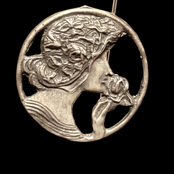 Antique Art Nouveau lady w/flower pendant or pin 😍🥰 - Picture 5 of 9